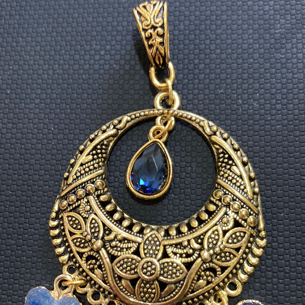 Heavy gold elephant pendant with blue dangling hearts - Picture 4 of 5